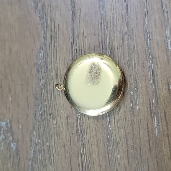 Floral Gold tone Locket Pendant no chain - Picture 3 of 4